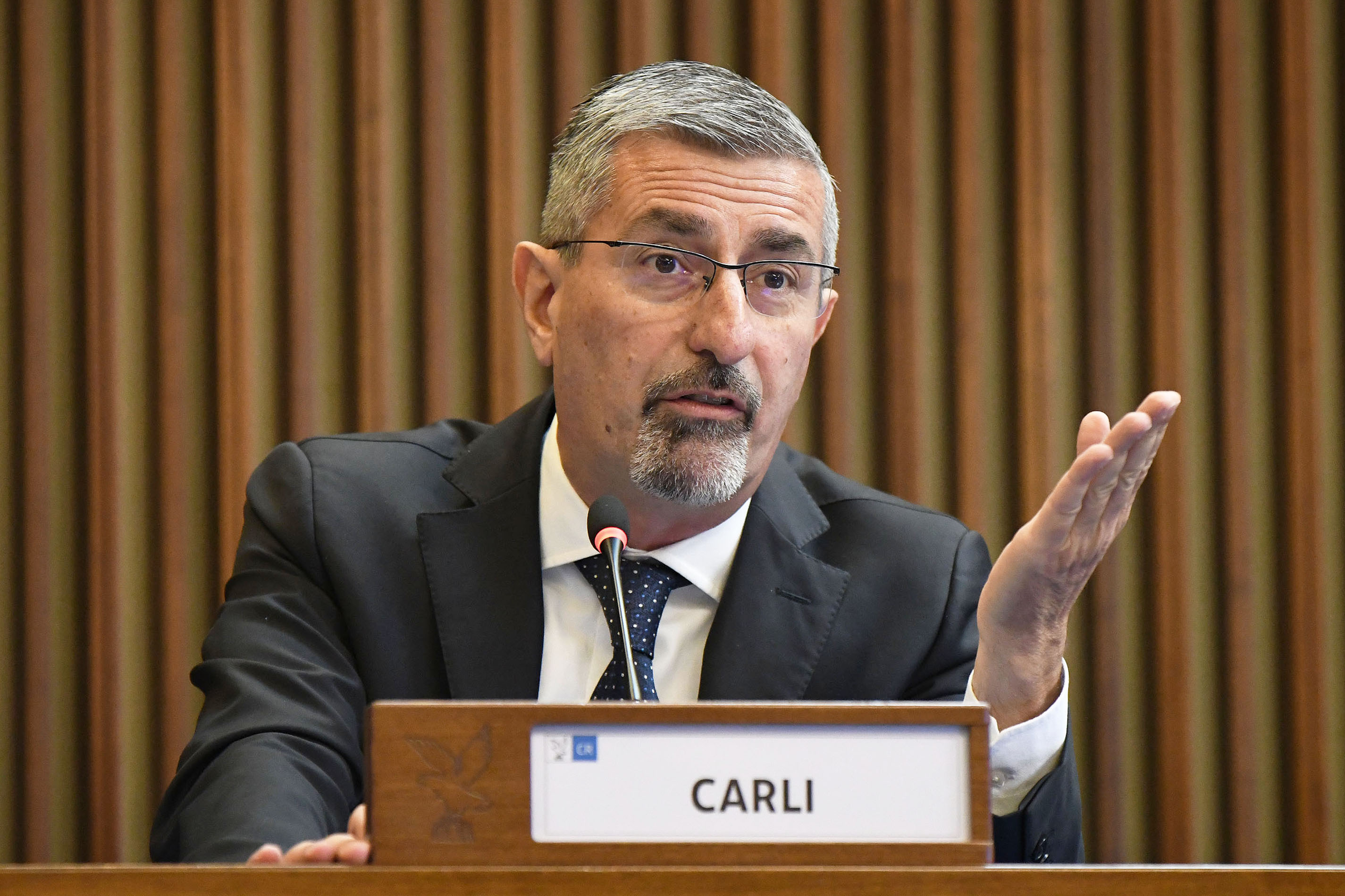 ORGANIZZAZIONE AR. I COMM: OK A REGOLAMENTO CONSIGLIERE DIPLOMATICO